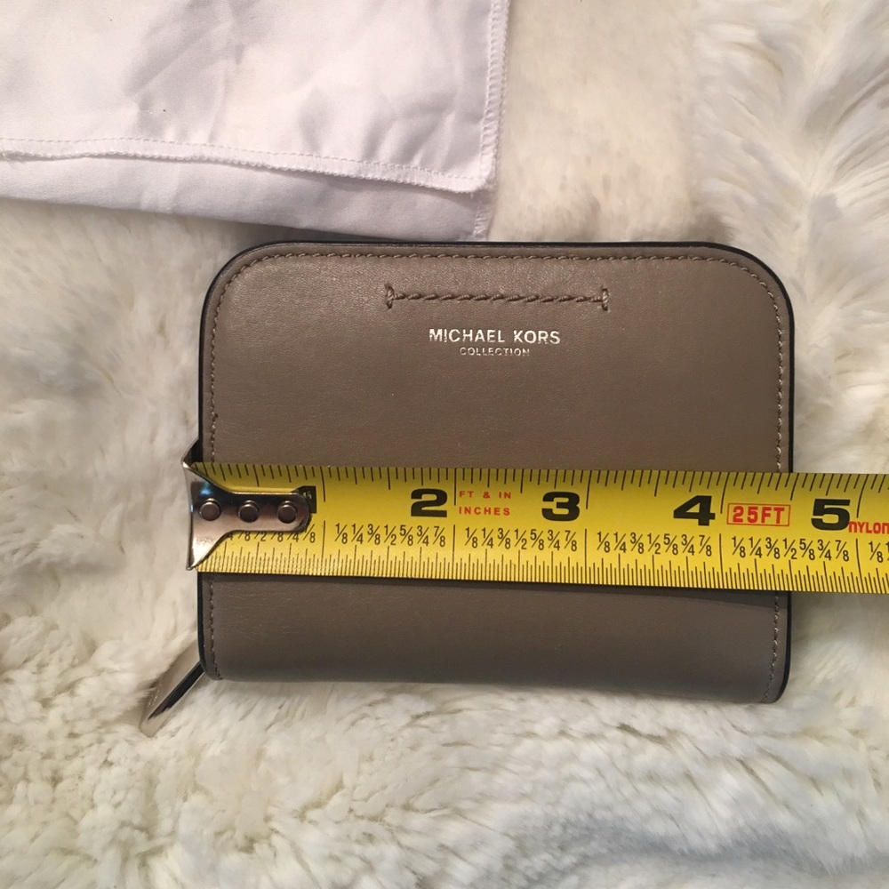 Michael Kors Luxury Collection Taupe Celeste Card Wallet - Picture 3 of 14